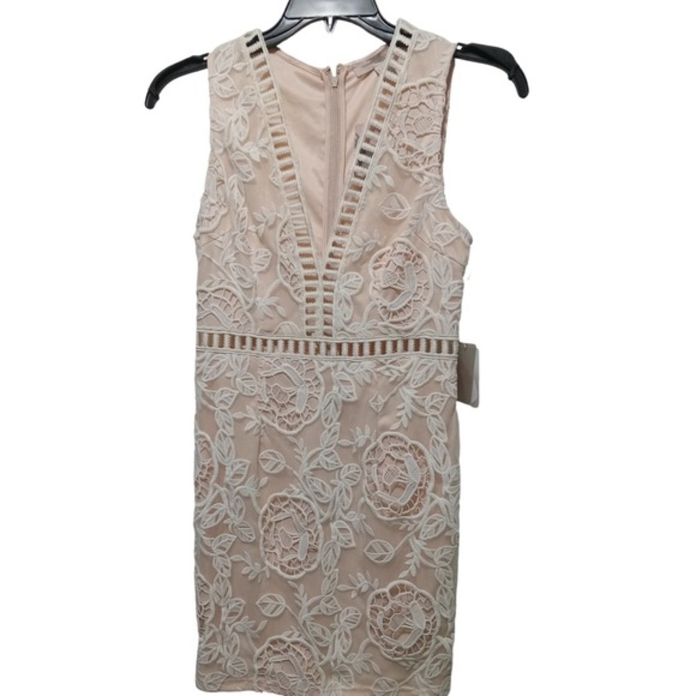 Forever 21 Size M Lace Mini Dress Sleeveless‎ V Neck Party Cocktail Dress